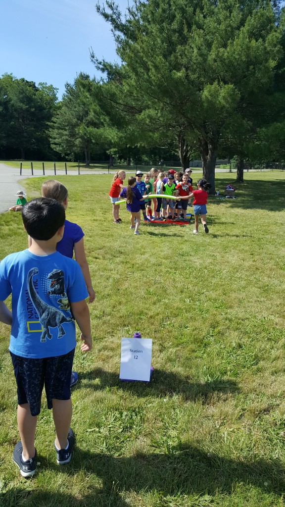kids playing outdoor relay